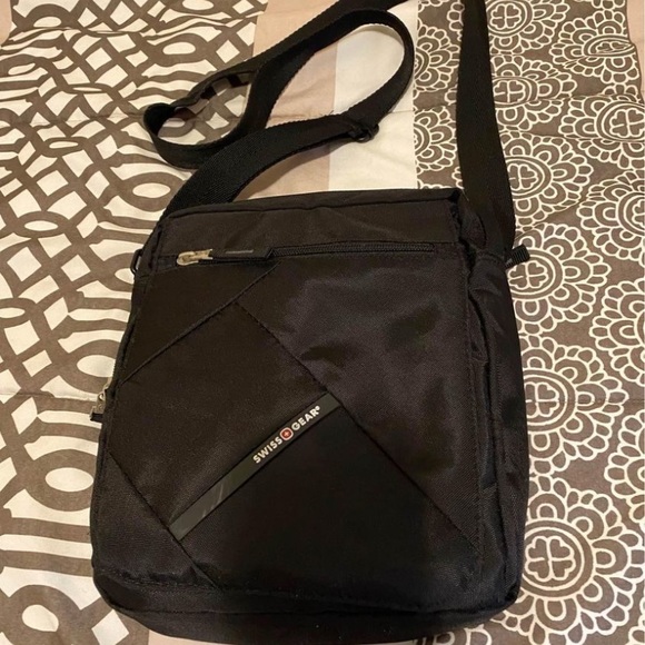 Swiss gear cross body bag - Picture 1 of 3